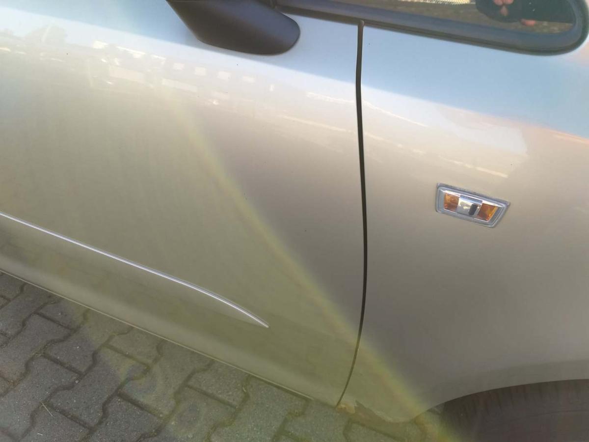 Opel Corsa D original Tür vorn rechts Champagnersilber Z40M 3-Türer Bj.2007